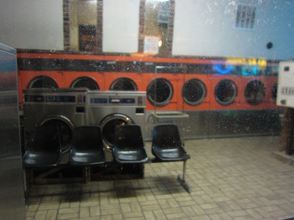 Chicago_laundromat_Pilsen_Chicago2011